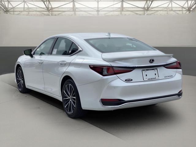 new 2025 Lexus ES 300h car, priced at $50,674