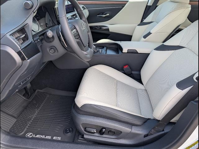 new 2025 Lexus ES 300h car, priced at $51,395