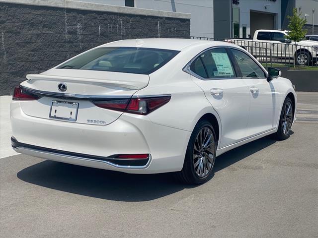 new 2025 Lexus ES 300h car, priced at $54,004