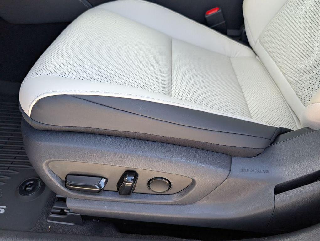 new 2025 Lexus ES 300h car, priced at $50,810