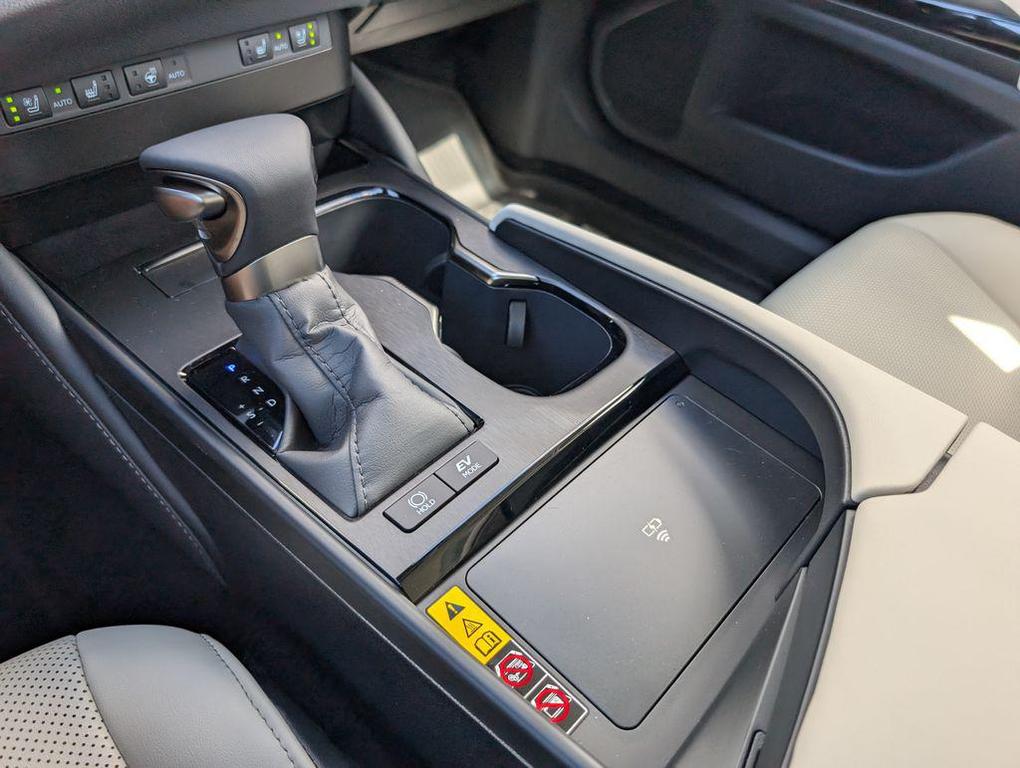 new 2025 Lexus ES 300h car, priced at $50,810