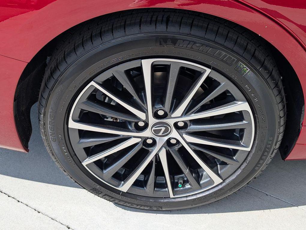 new 2025 Lexus ES 300h car, priced at $50,810