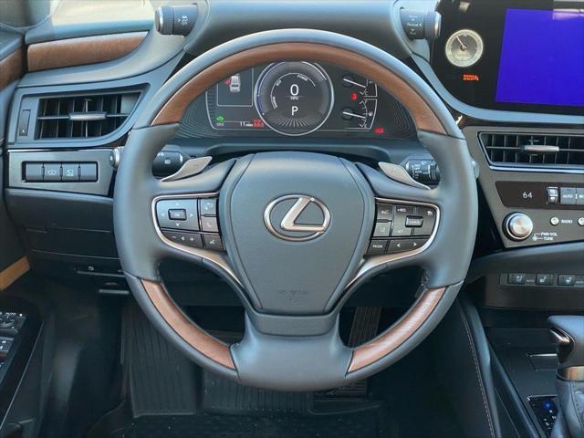 new 2025 Lexus ES 300h car, priced at $54,525