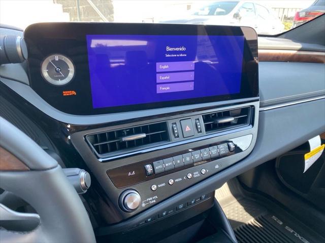 new 2025 Lexus ES 300h car, priced at $54,525