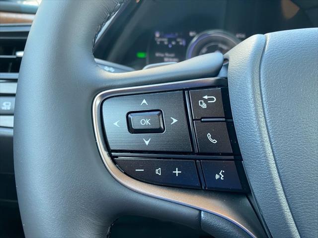 new 2025 Lexus ES 300h car, priced at $54,525
