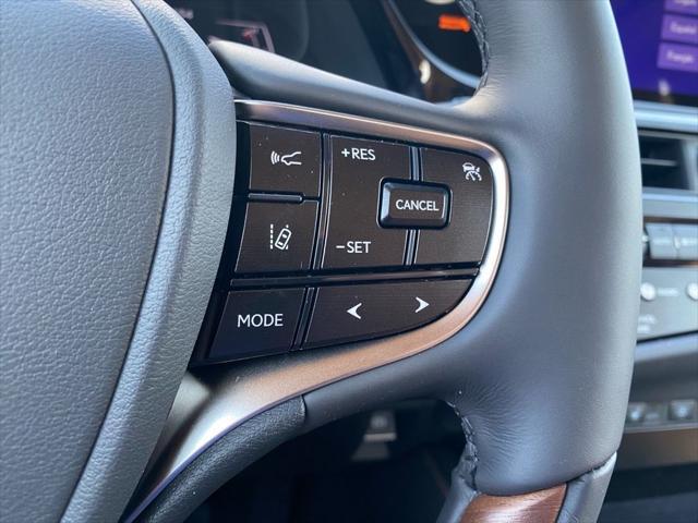 new 2025 Lexus ES 300h car, priced at $54,525