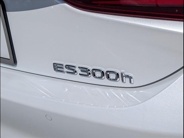 new 2025 Lexus ES 300h car, priced at $51,400