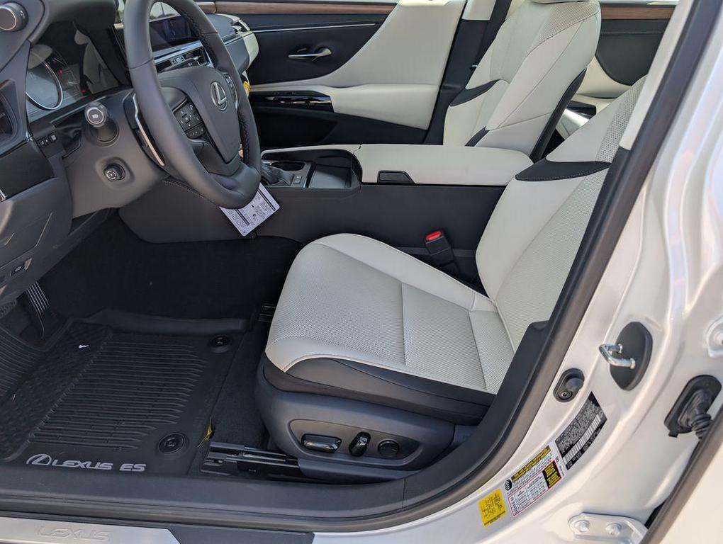 new 2025 Lexus ES 300h car, priced at $51,050