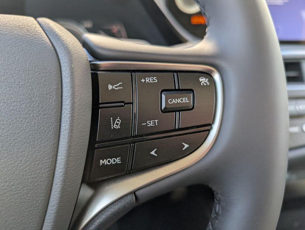 new 2025 Lexus ES 300h car, priced at $51,050