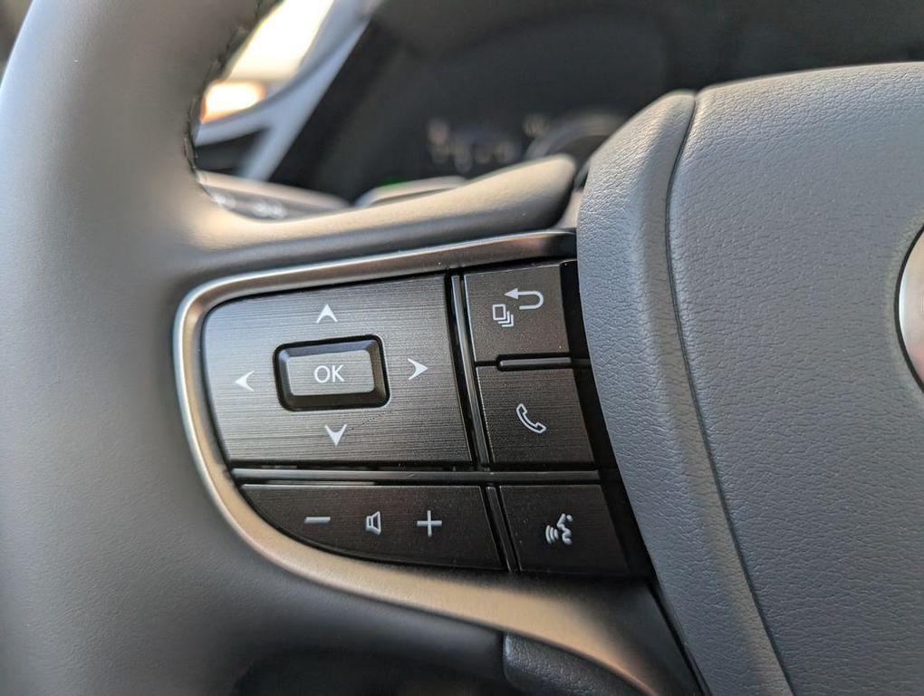 new 2025 Lexus ES 300h car, priced at $51,050