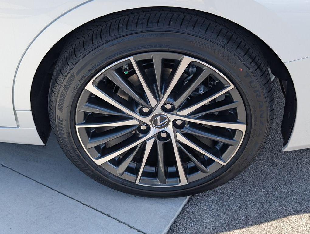 new 2025 Lexus ES 300h car, priced at $51,050