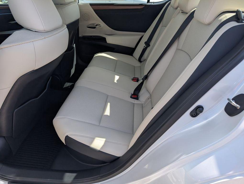 new 2025 Lexus ES 300h car, priced at $51,050