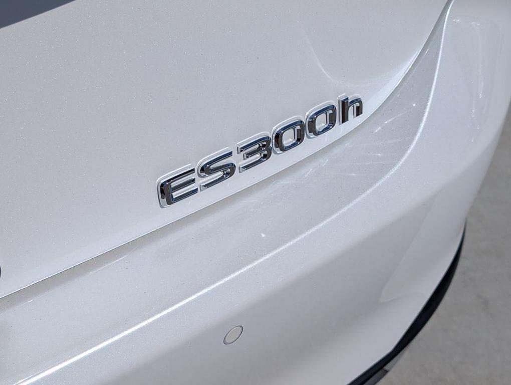 new 2025 Lexus ES 300h car, priced at $51,050