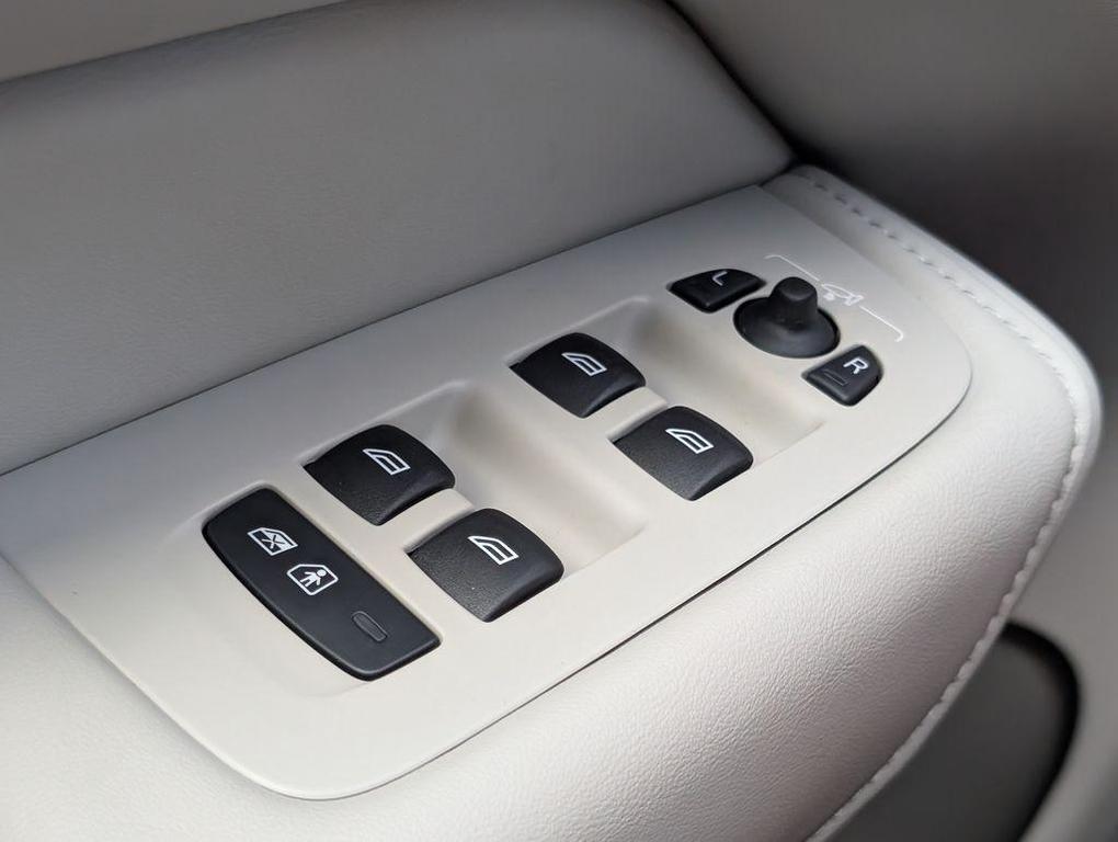 used 2024 Volvo XC60 car, priced at $39,673
