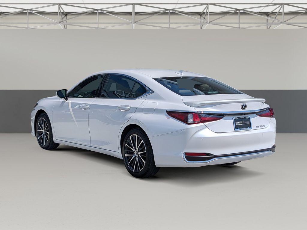 used 2025 Lexus ES 300h car, priced at $43,621