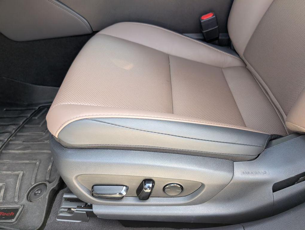 used 2025 Lexus ES 300h car, priced at $43,621