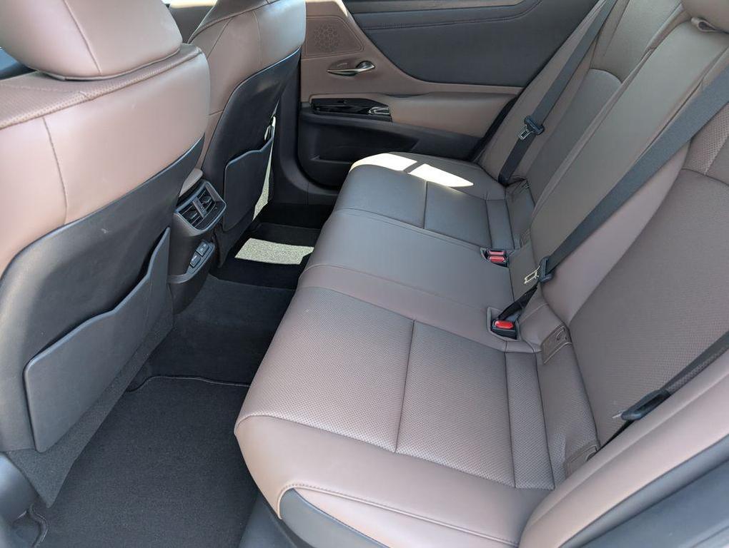 used 2025 Lexus ES 300h car, priced at $43,621