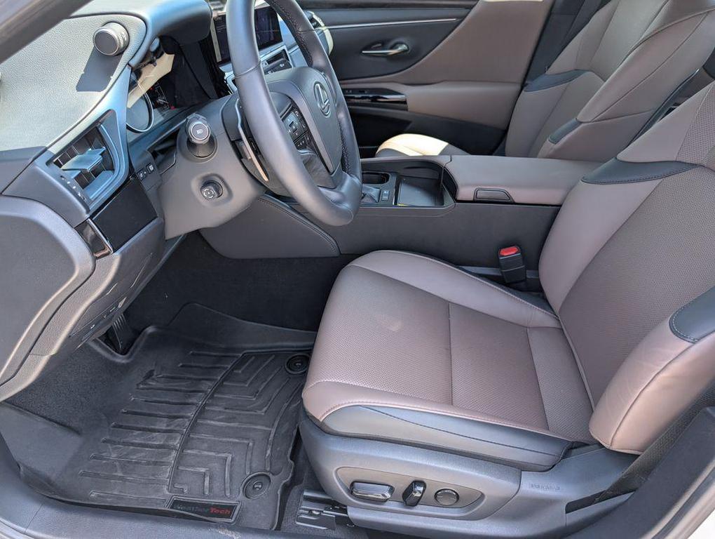 used 2025 Lexus ES 300h car, priced at $43,621