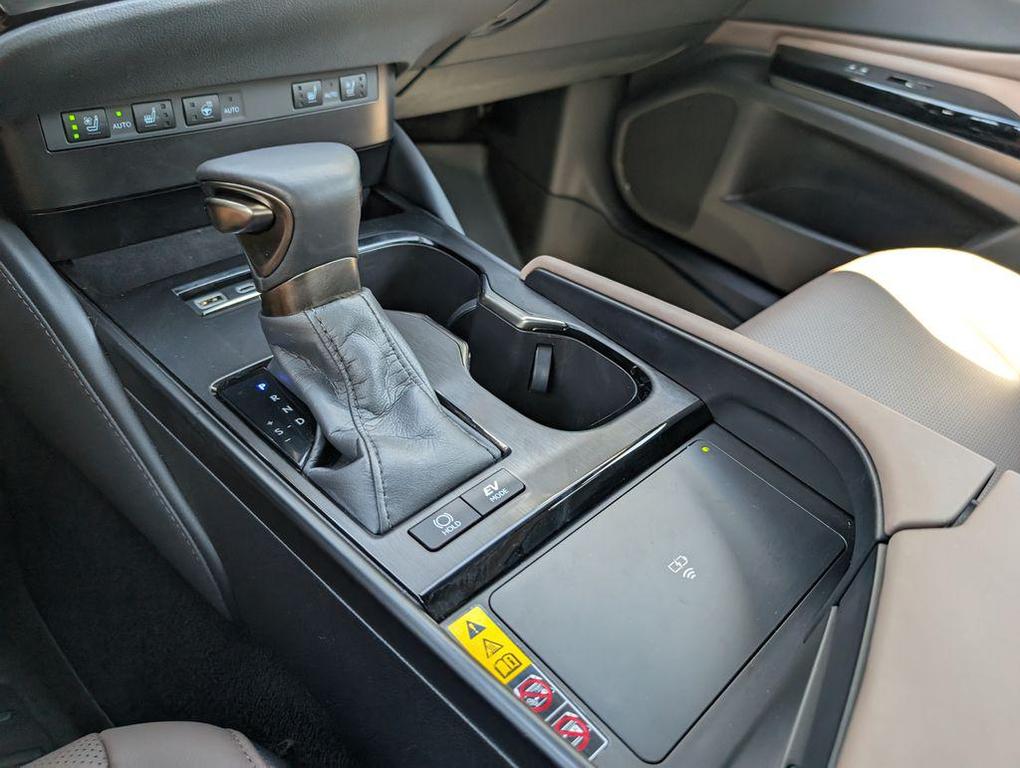 used 2025 Lexus ES 300h car, priced at $43,621