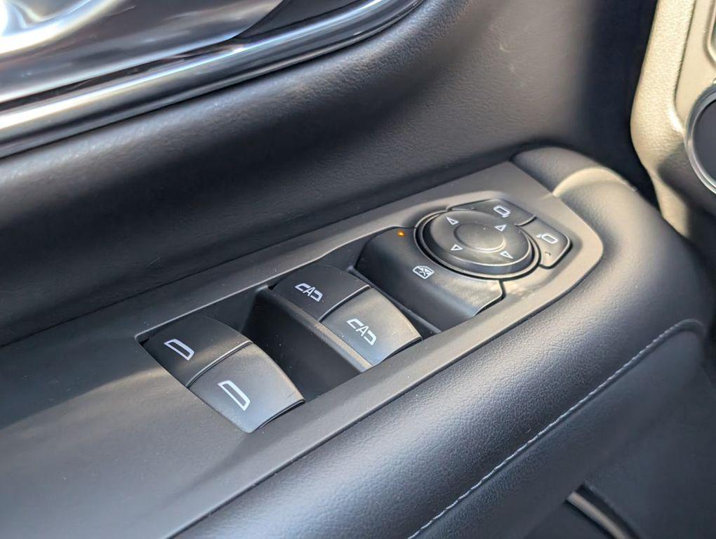 used 2022 GMC Yukon XL car, priced at $47,175