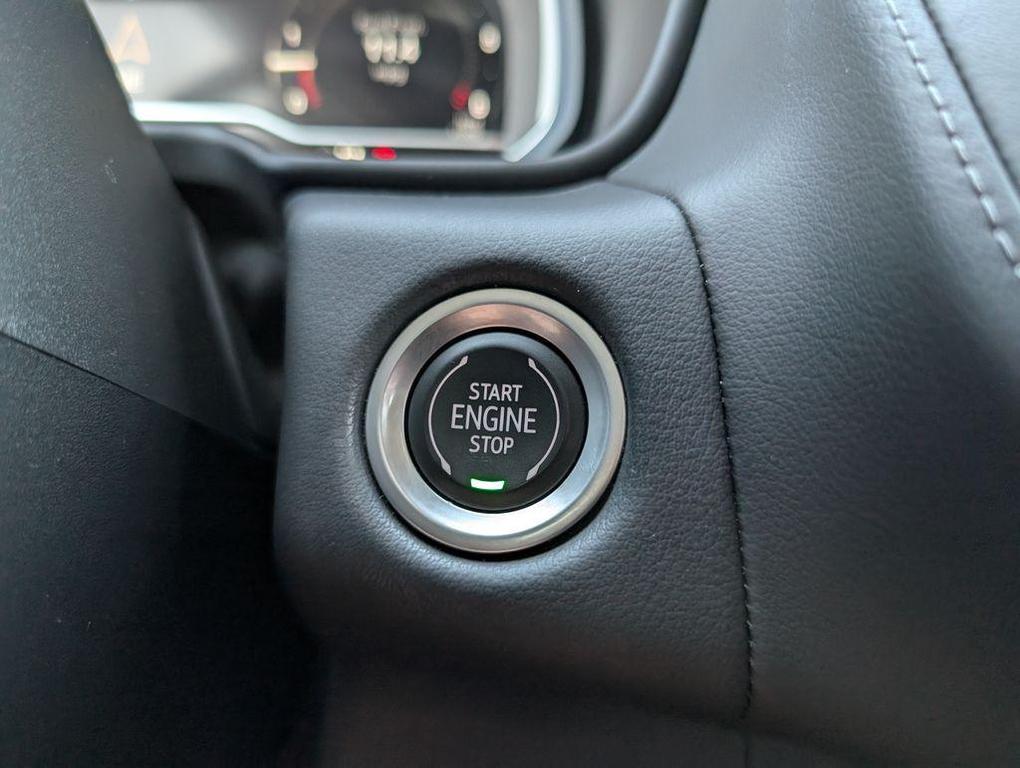 used 2022 GMC Yukon XL car, priced at $47,175