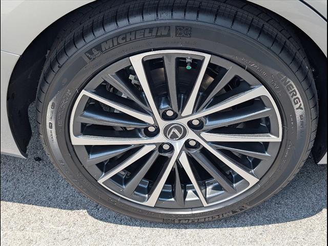 new 2025 Lexus ES 300h car, priced at $50,820