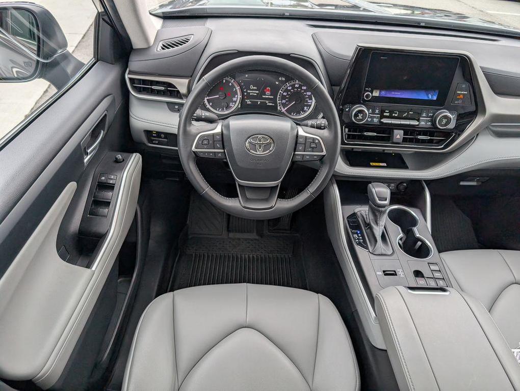 used 2023 Toyota Highlander car, priced at $37,432