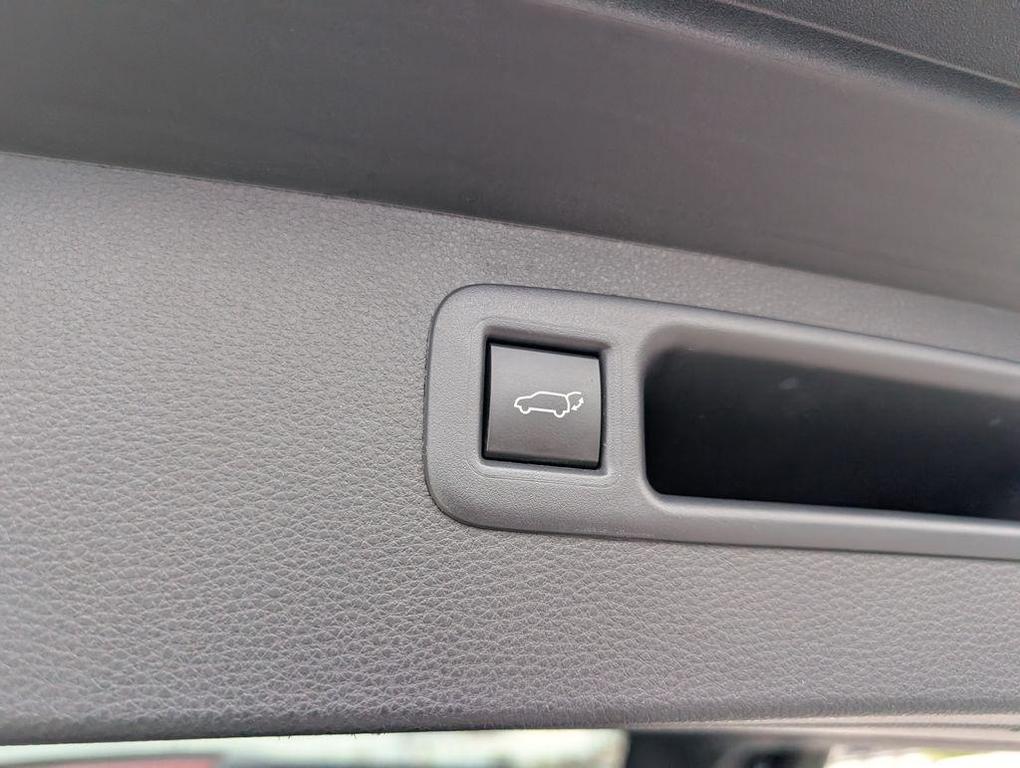 used 2023 Toyota Highlander car, priced at $37,432