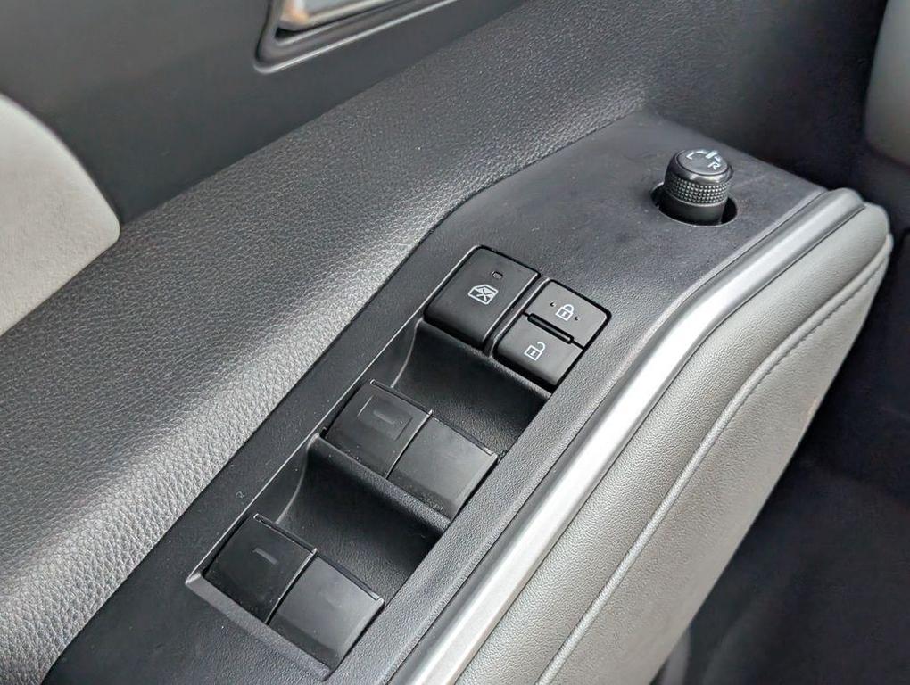 used 2023 Toyota Highlander car, priced at $37,432