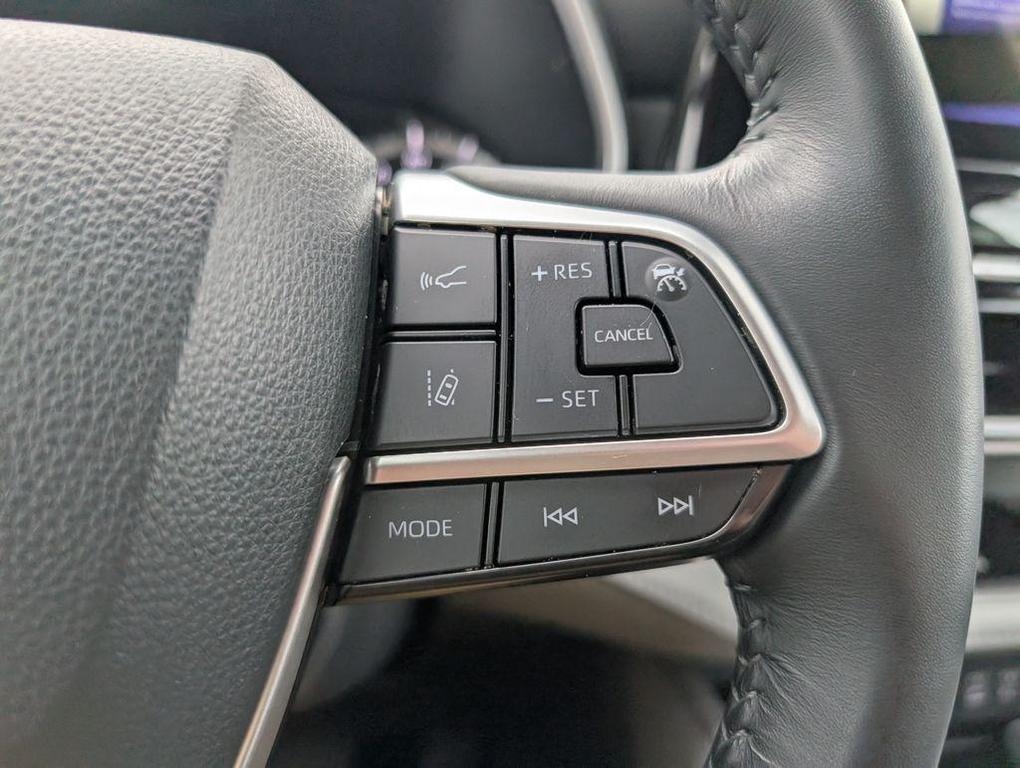 used 2023 Toyota Highlander car, priced at $37,432