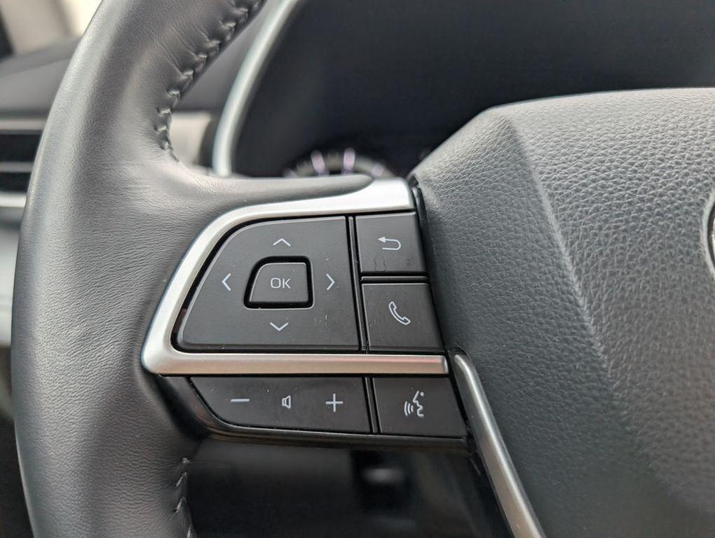 used 2023 Toyota Highlander car, priced at $37,432