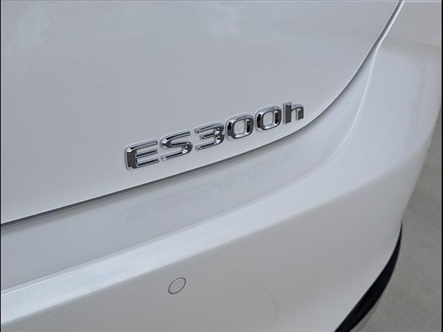 new 2025 Lexus ES 300h car, priced at $54,874