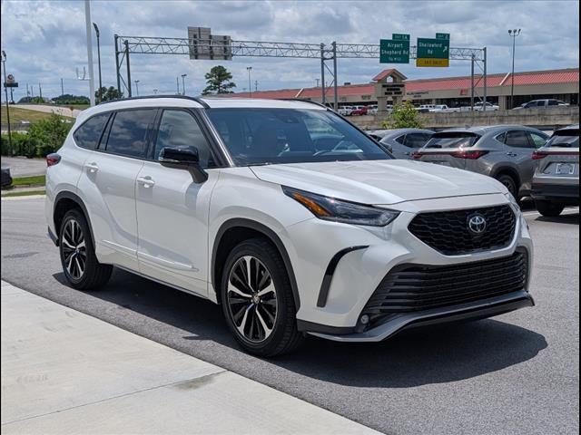 used 2021 Toyota Highlander car, priced at $38,950
