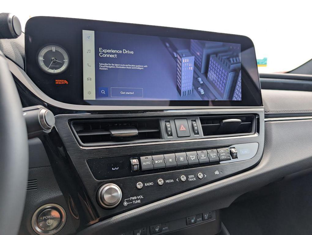 new 2025 Lexus ES 300h car, priced at $51,025