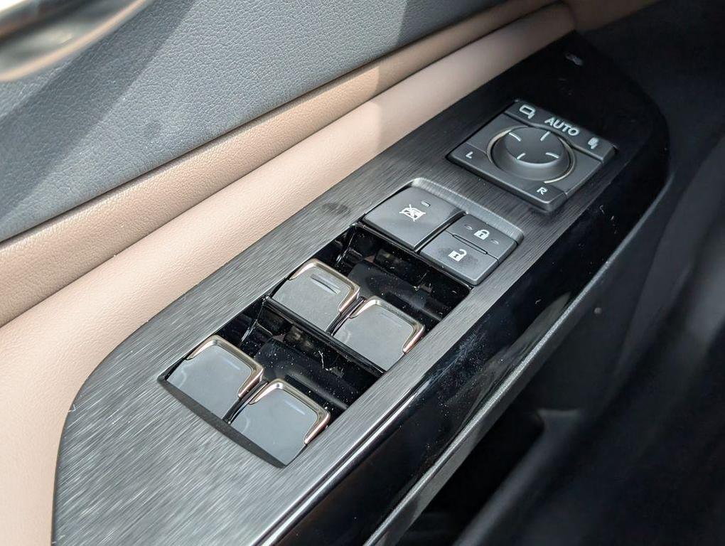 new 2025 Lexus ES 300h car, priced at $51,025