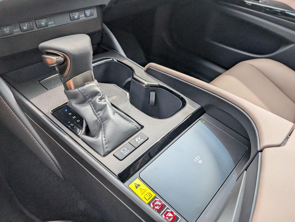 new 2025 Lexus ES 300h car, priced at $51,025