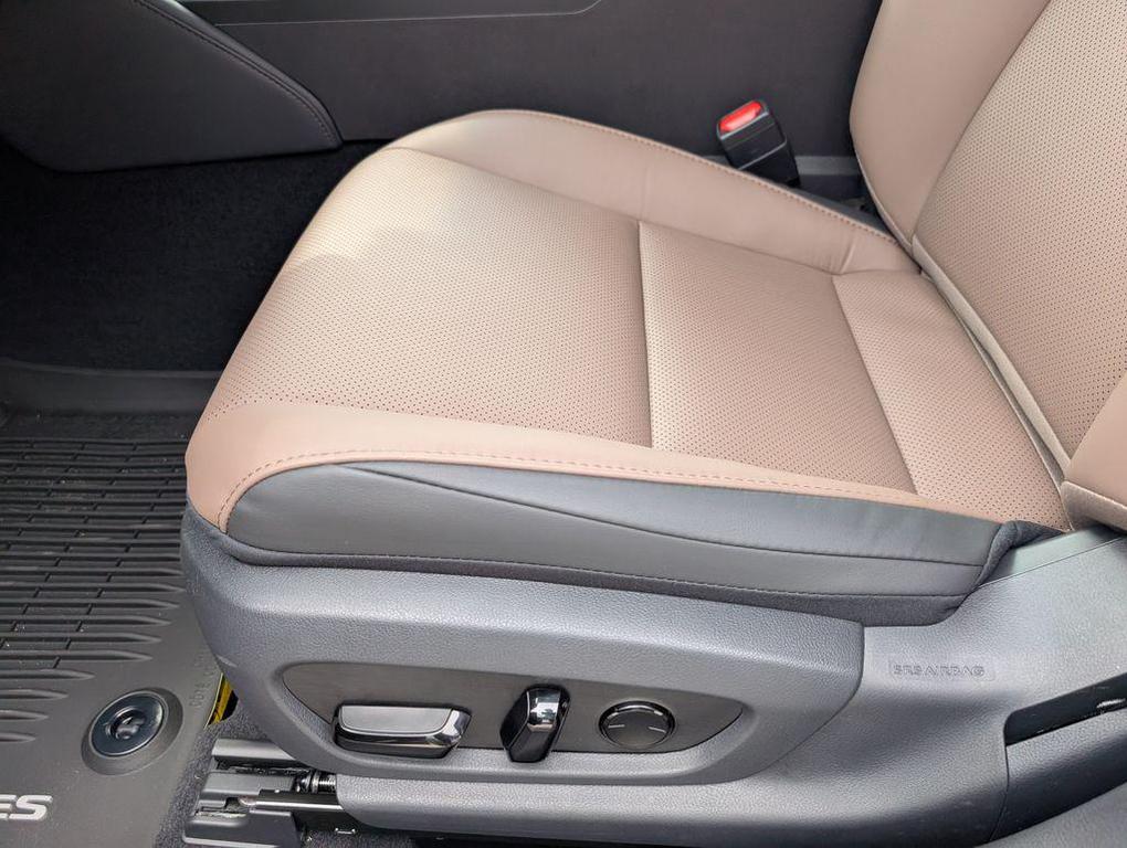 new 2025 Lexus ES 300h car, priced at $51,025