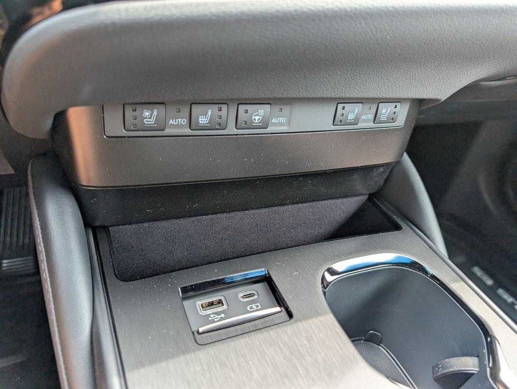 new 2025 Lexus ES 300h car, priced at $51,025