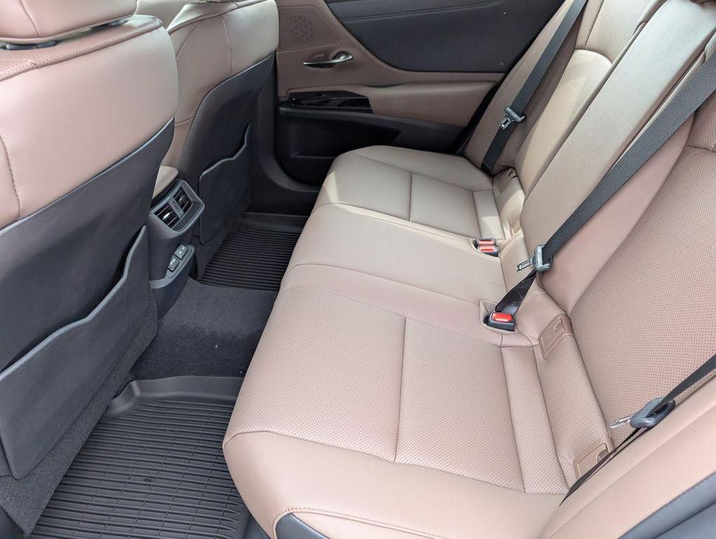 new 2025 Lexus ES 300h car, priced at $51,025