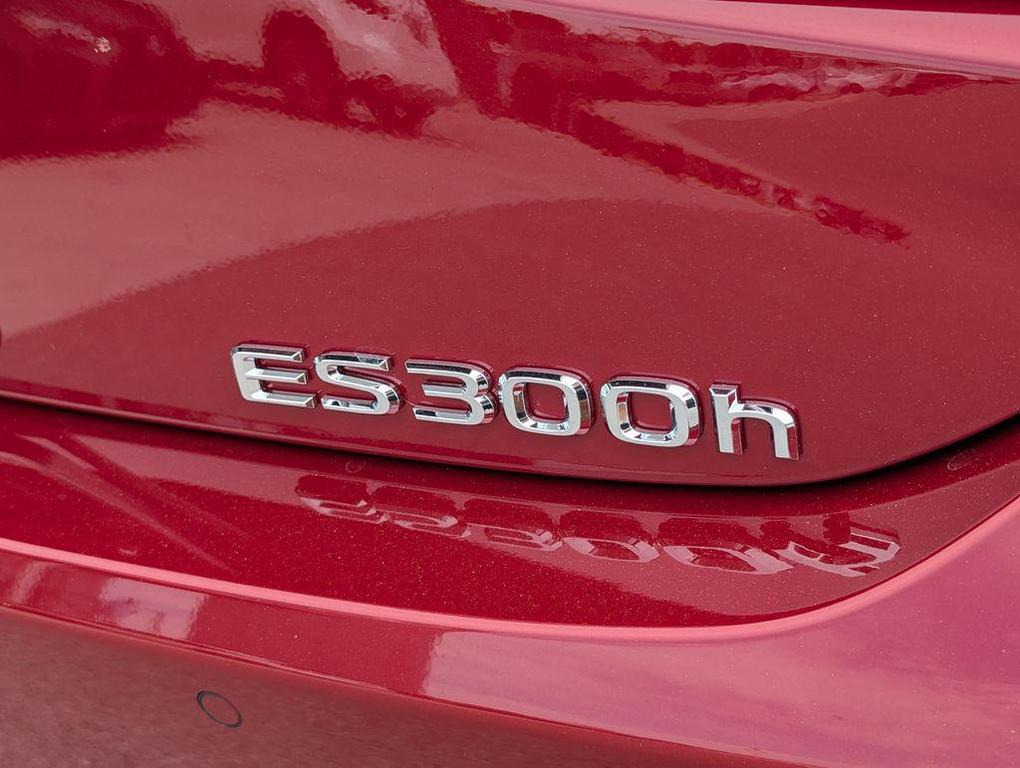 new 2025 Lexus ES 300h car, priced at $51,025