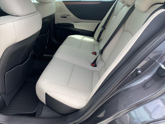 new 2025 Lexus ES 350 car, priced at $50,305