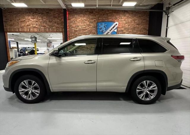 used 2015 Toyota Highlander car, priced at $15,900