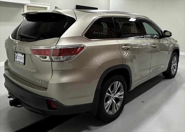 used 2015 Toyota Highlander car, priced at $15,900