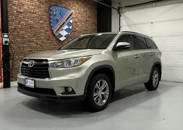 used 2015 Toyota Highlander car, priced at $15,900