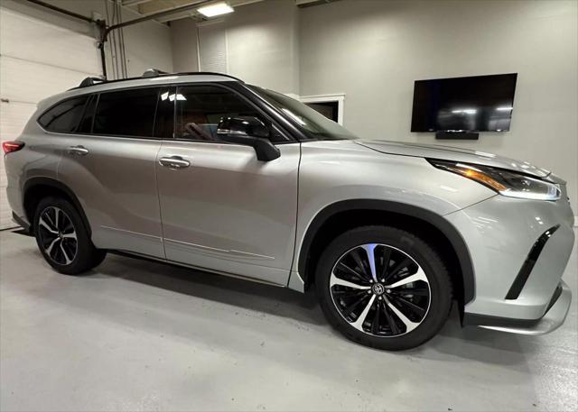 used 2021 Toyota Highlander car, priced at $37,900