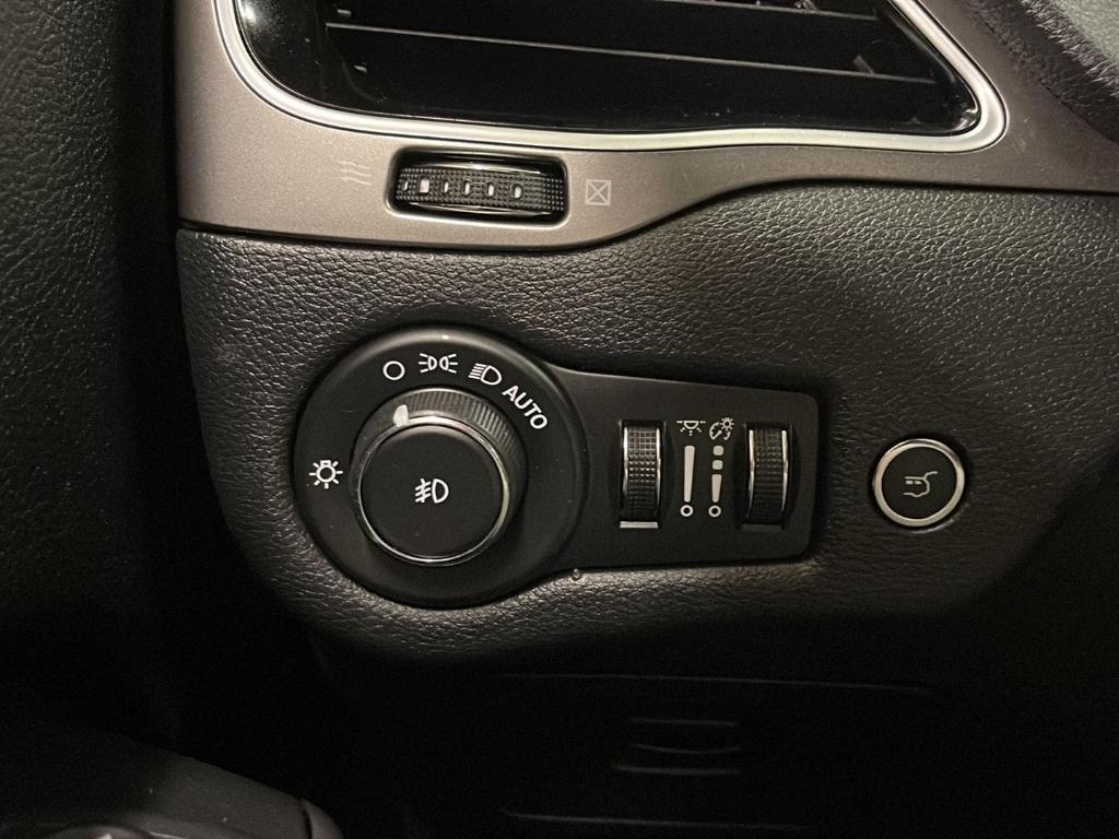 used 2019 Jeep Cherokee car, priced at $17,406