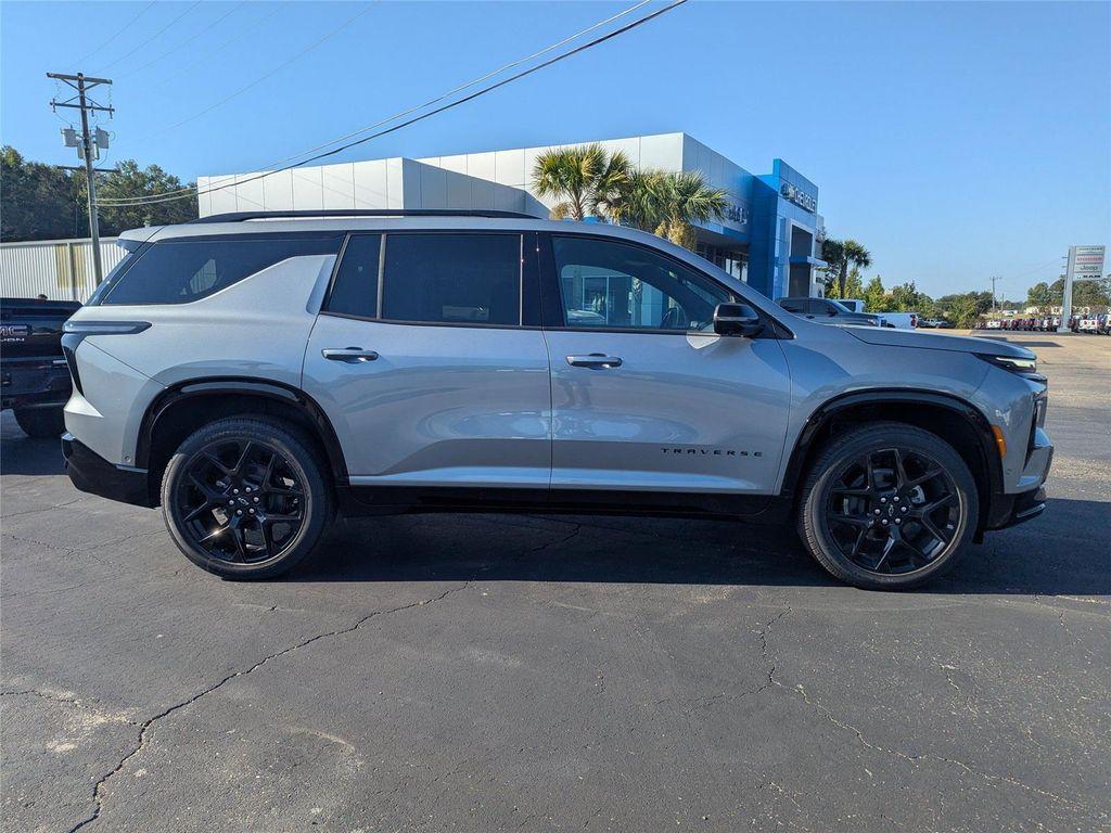 new 2026 Chevrolet Traverse car, priced at $53,219