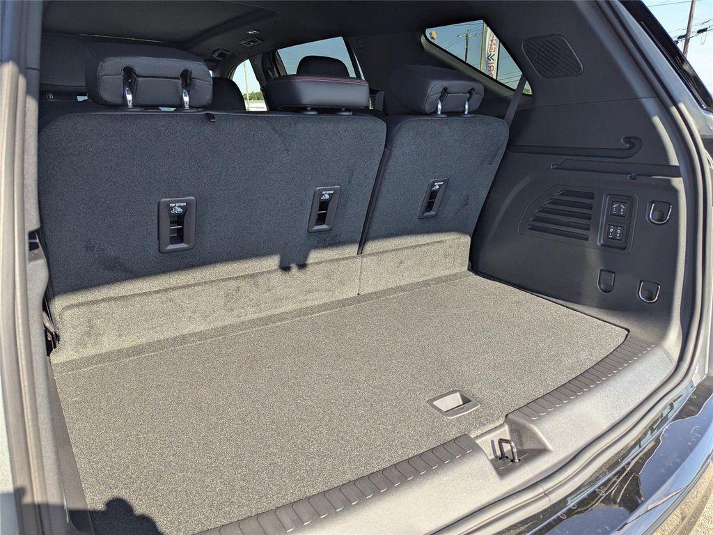 new 2026 Chevrolet Traverse car, priced at $55,028