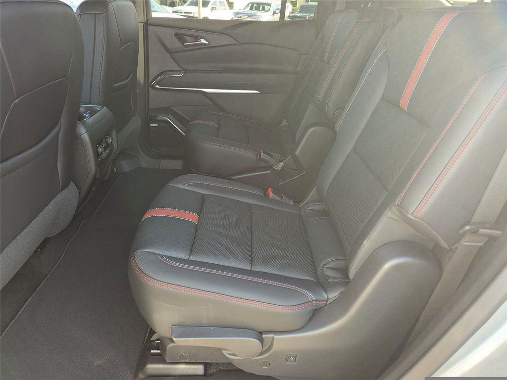 new 2026 Chevrolet Traverse car, priced at $55,028