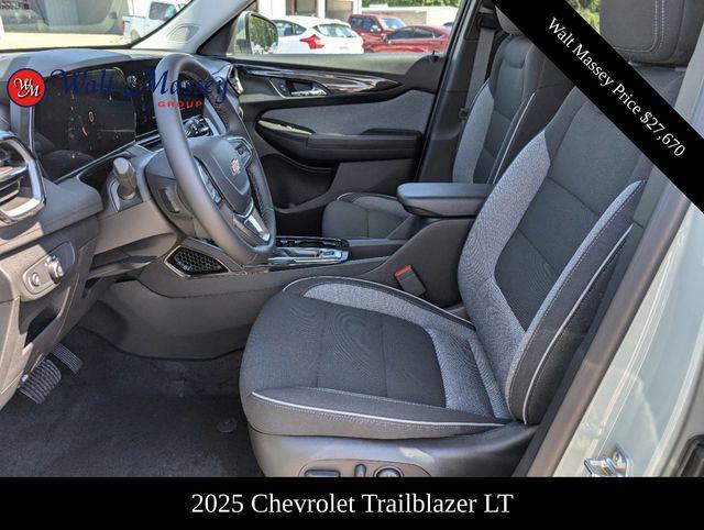 new 2025 Chevrolet TrailBlazer car, priced at $27,670